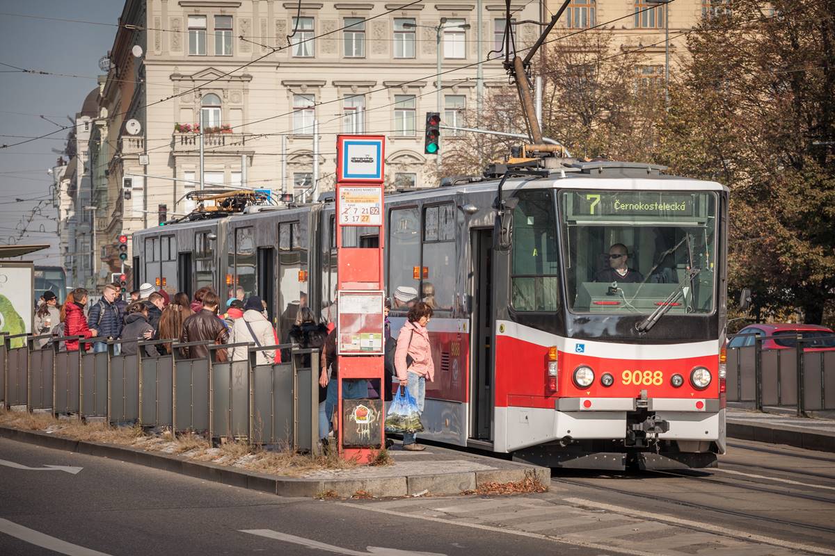 Revizor se přiznal. Na lidech vydělám 120 tisíc měsíčně, takhle poznám ty, co jedou na černo