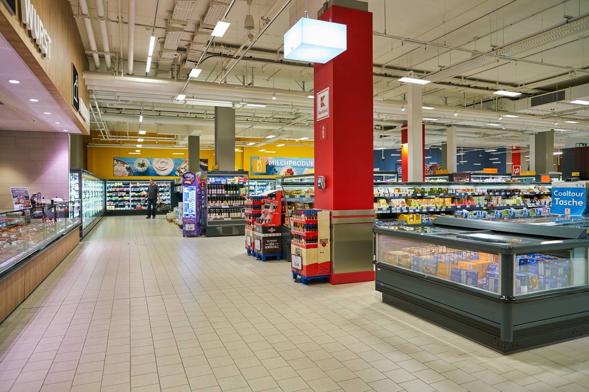 Kaufland spustil neuvěřitelné slevy. Za potraviny zaplatíte polovinu ceny. Češi tam od rána stojí frontu, ušetří tisíce korun